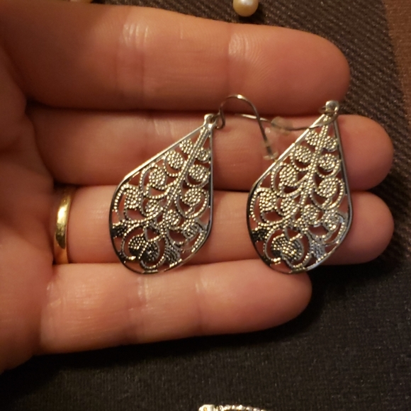 Earings - Picture 3 of 5